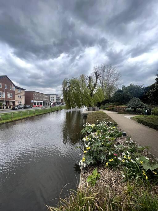 Spacious One Bedroom Apartment Hemel Hempstead Exterior photo